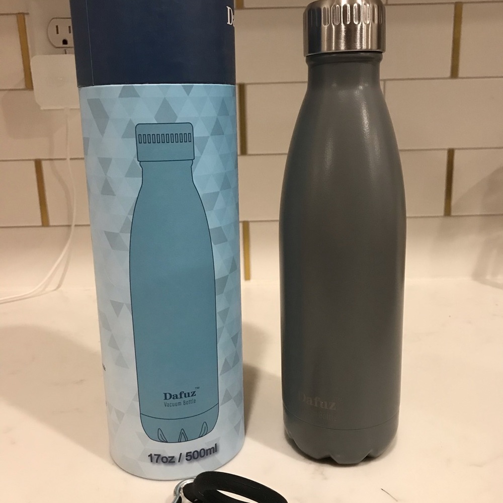 Gray insulated stainless steel water bottle - Picture 3 of 3